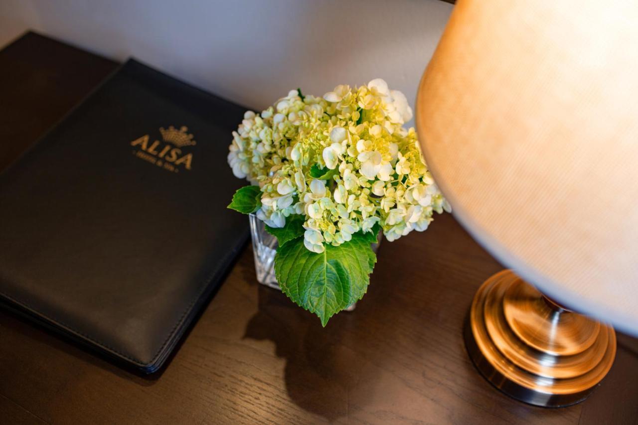 Alisa Hotel & Spa Hanoi Exteriör bild