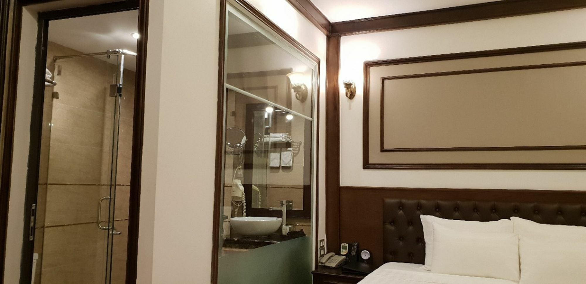 Alisa Hotel & Spa Hanoi Exteriör bild